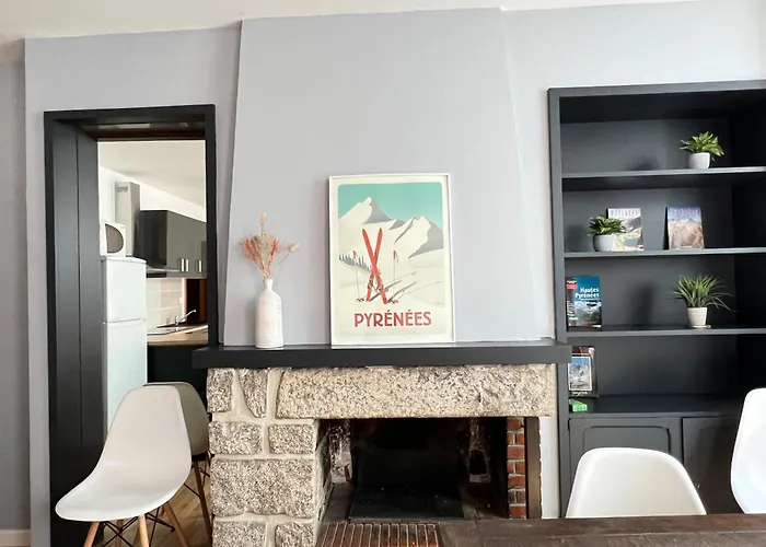 Au Coeur De Cauterets, T2 + Alcove. 4p.